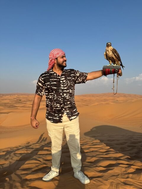 falcon in middle of the desert on a dubai desert safari