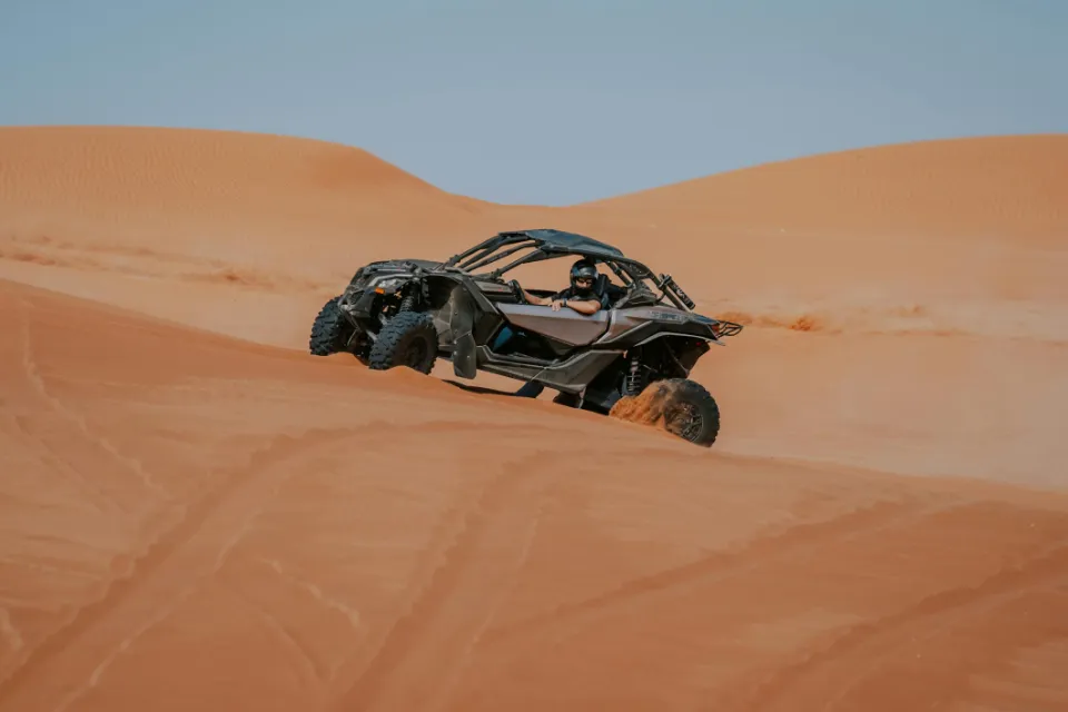 two seater polaris dune buggy driving in dubai red desert for 30 minutes
